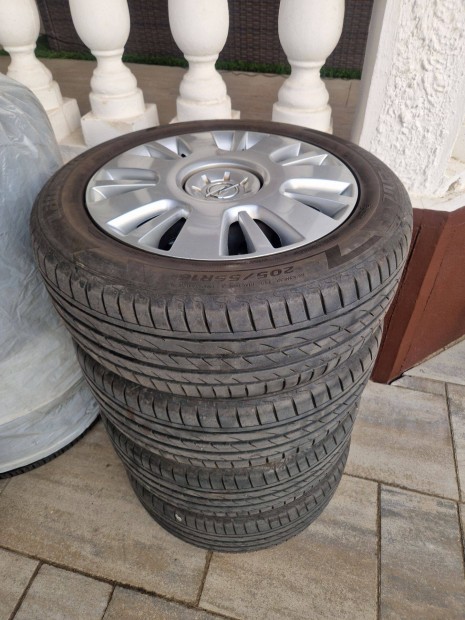 4x100-as Opel kerkgarnitra dsztrcskkal 205/55R16-os nyri gumival