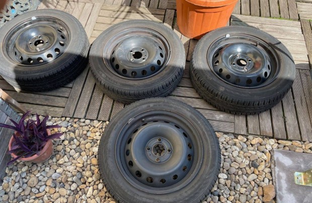 4x100 osztókörre 15" lemezfelnis kerekek jó gumikkal Renaultra