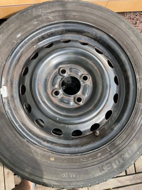 4x100 osztós lemezfelnis kerekek 14" méretben Nissan Micráról