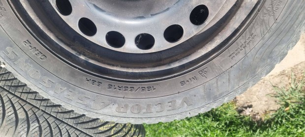 4x100as 15 colos Opel ac�lfelni 4 �vszakos gumival