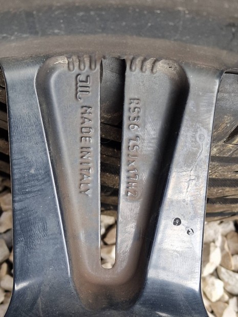 4x108 17 alufelni 225/45 R17 nyári gumi Citroen Peugeot