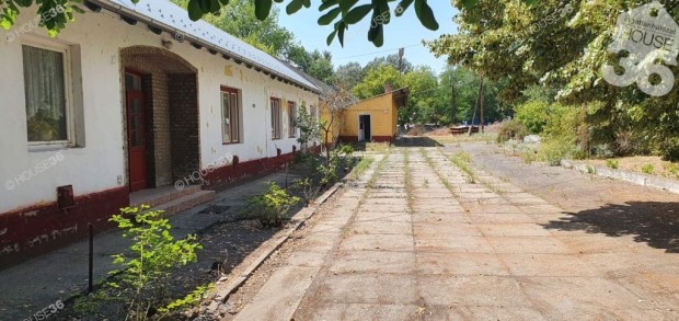 500 nm-es �zem elad� Izs�k