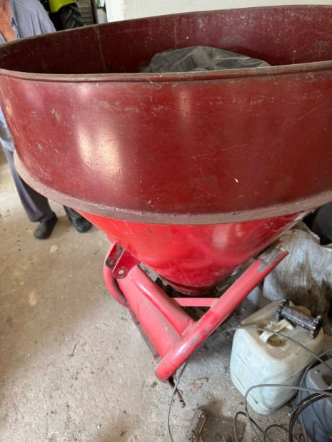 500kg mütrágyaszoró
