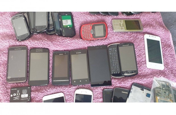 50 darab mobiltelefon (Samsung,Huawei,Sony,Alcatel,Lenovo, stb.)