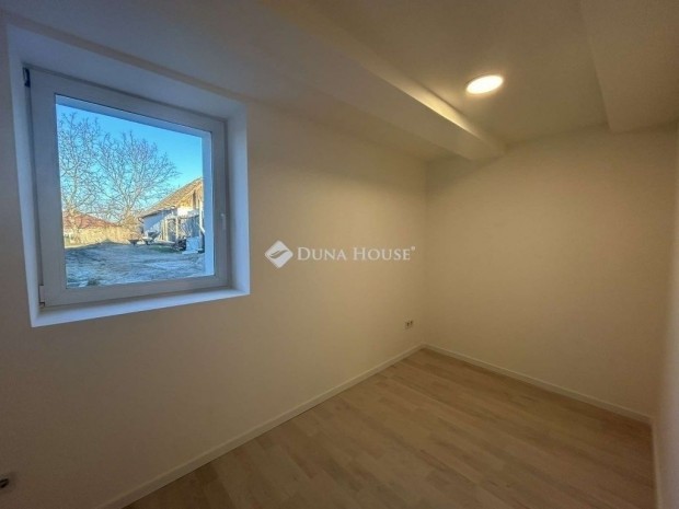 50 nm-es h�z elad� Albertirsa