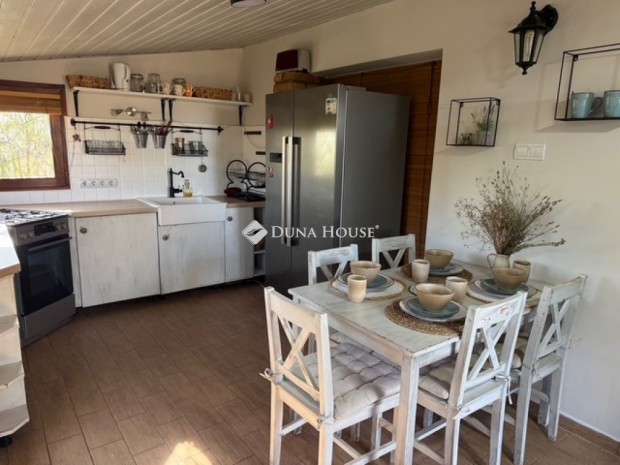 50 nm-es h�z elad� Balatonendr�d