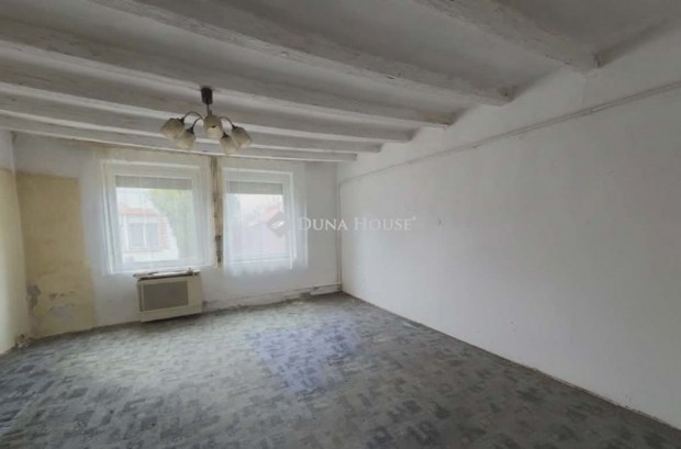 50 nm-es h�z elad� Szeged