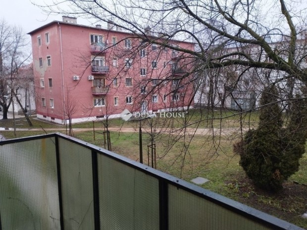 50 nm-es lak�s elad� Sz�kesfeh�rv�r