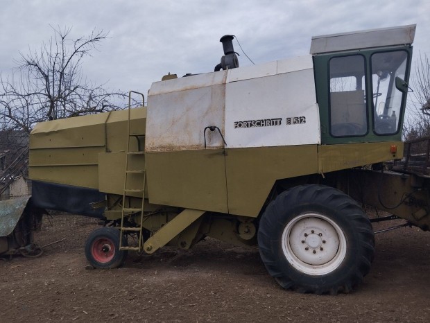 512-es Fortschritt kombajn eladó