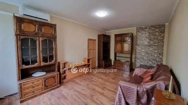 51 nm-es lak�s elad� Hajd�szoboszl�