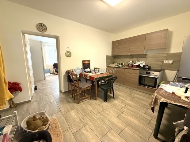 51 nm-es lak�s elad� Monor