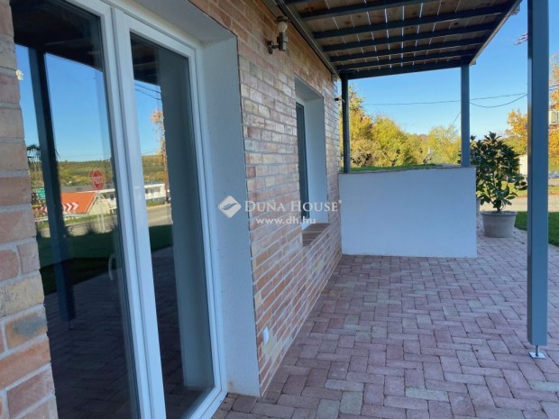 51 nm-es lak�s elad� Orf�