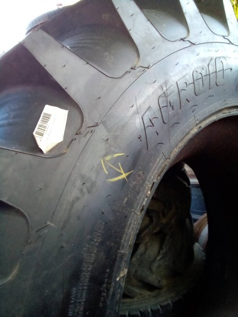 520/85r42 Seha új gumik