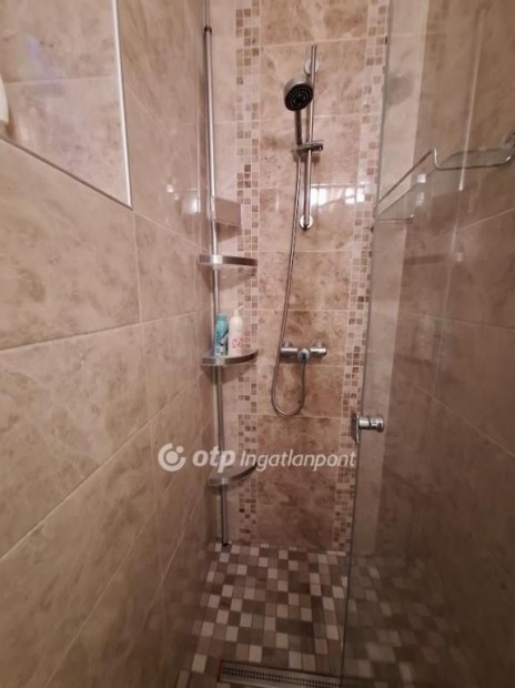 52 nm-es h�z elad� Balatonalm�di