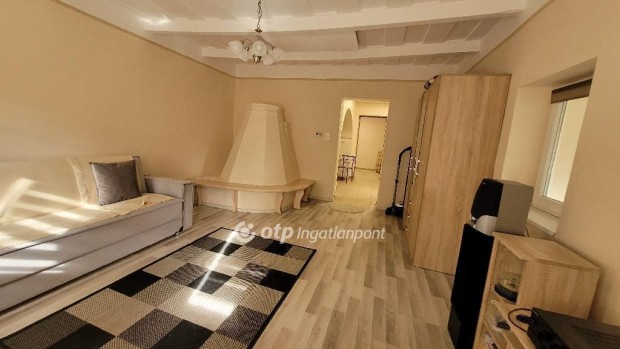 52 nm-es h�z elad� J�szj�k�halma