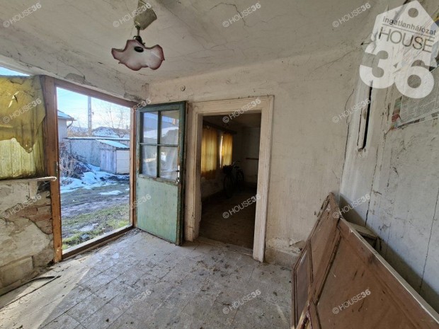 52 nm-es h�z elad� Kiskunf�legyh�za