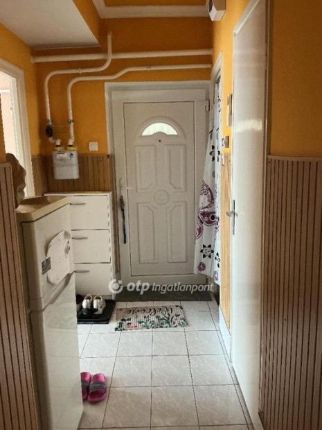 52 nm-es lak�s elad� Nagyk�ll�