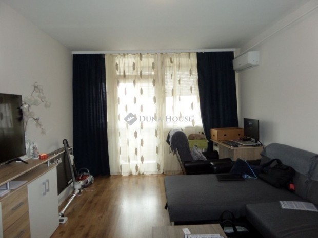 52 nm-es lak�s elad� P�cs