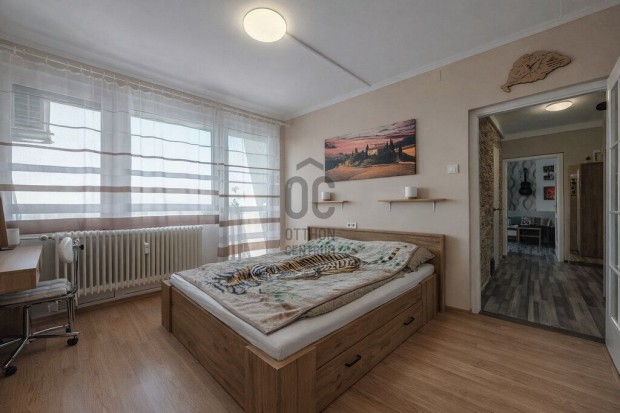 52 nm-es lak�s elad� Sz�kesfeh�rv�r