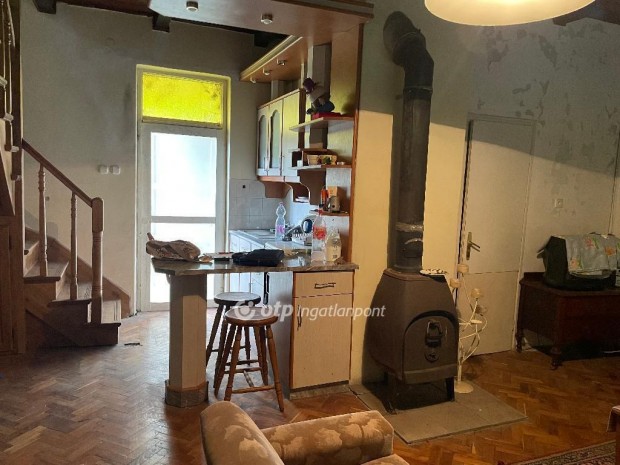 53 nm-es h�z elad� Gyula