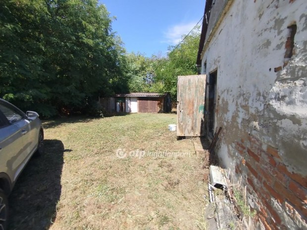 53 nm-es h�z elad� Magyarb�ly