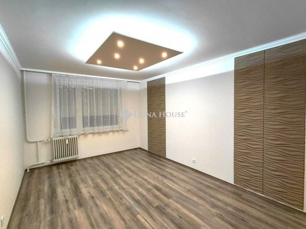 53 nm-es lak�s elad� Debrecen