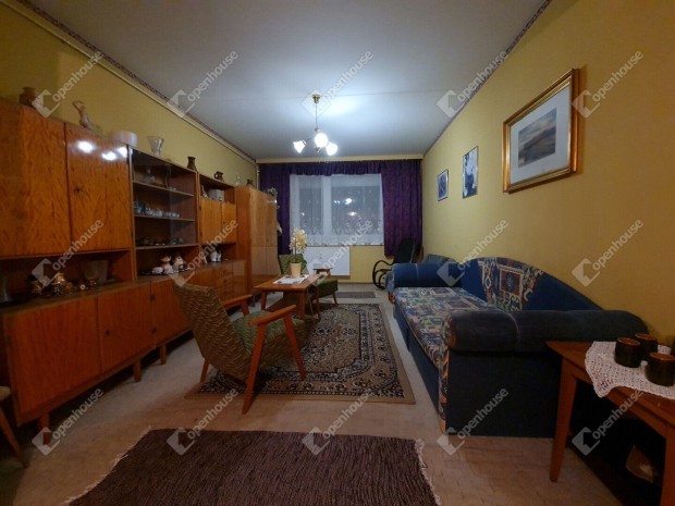 53 nm-es lak�s elad� Mosonmagyar�v�r