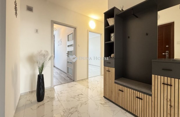 53 nm-es lak�s elad� P�pa