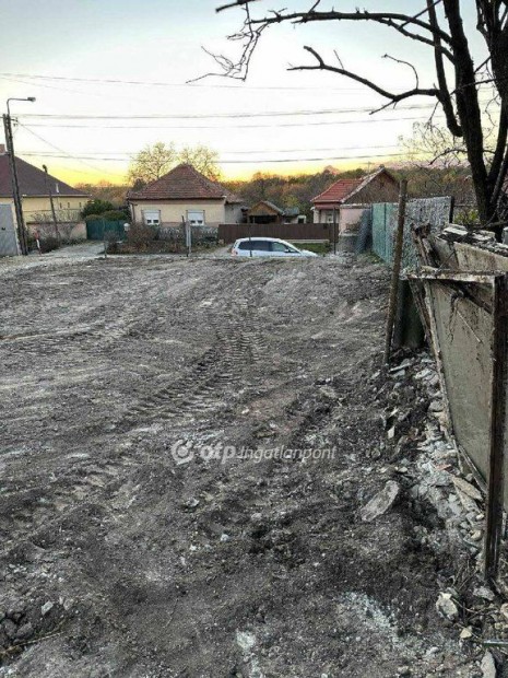 548 nm-es telek elad� Andornakt�lya