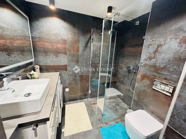 54 nm-es lak�s elad� Als��rs