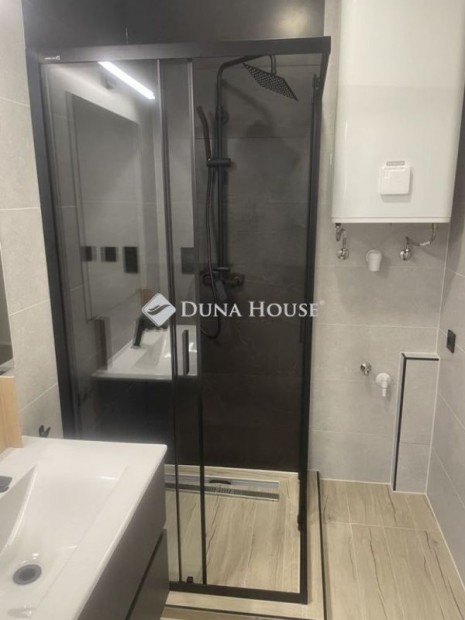 54 nm-es lak�s elad� P�cs