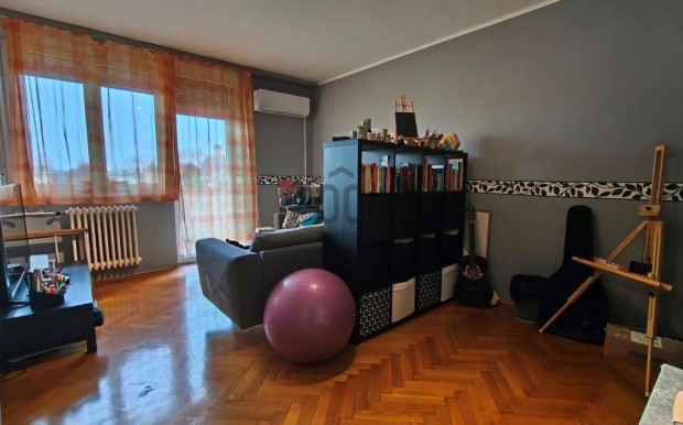 54 nm-es lak�s elad� Sz�kesfeh�rv�r