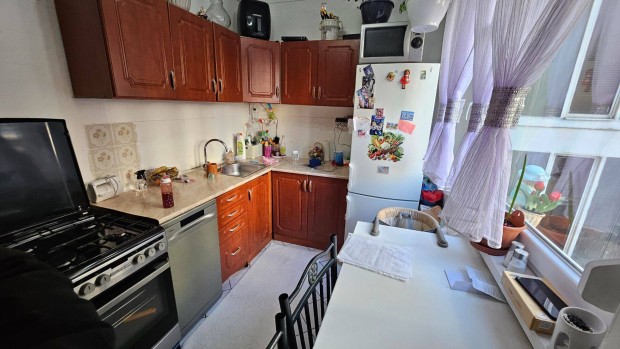 55 nm-es lak�s elad� az Avason!