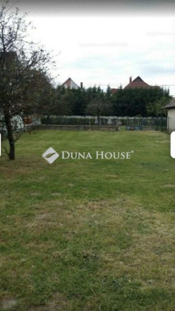 560 nm-es telek elad� Balatonf�ldv�r