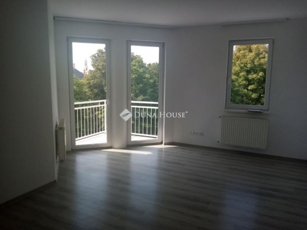 56 nm-es lak�s elad� Kapuv�r