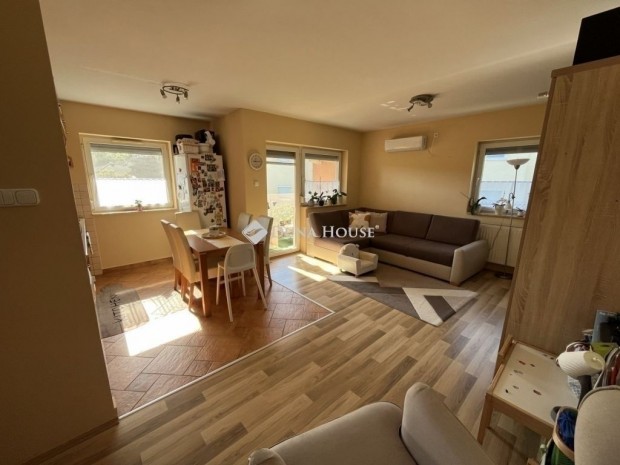 56 nm-es lak�s elad� Koz�rmisleny