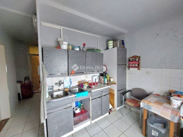 56 nm-es lak�s elad� Szeksz�rd