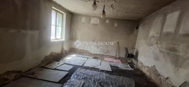 57 nm-es h�z elad� S�