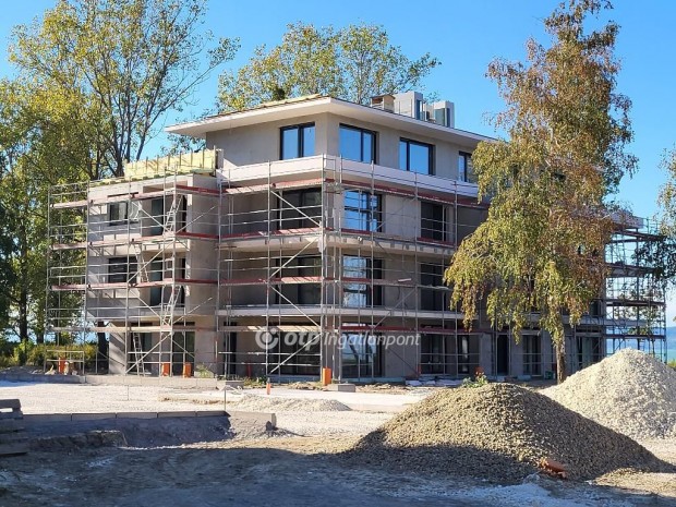 57 nm-es lak�s elad� Balatonszemes