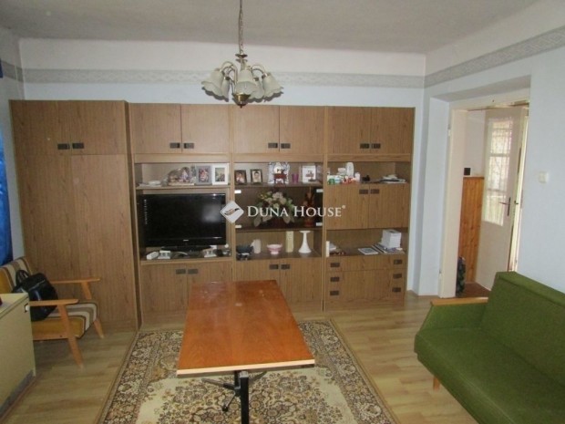 58 nm-es h�z elad� Pilis