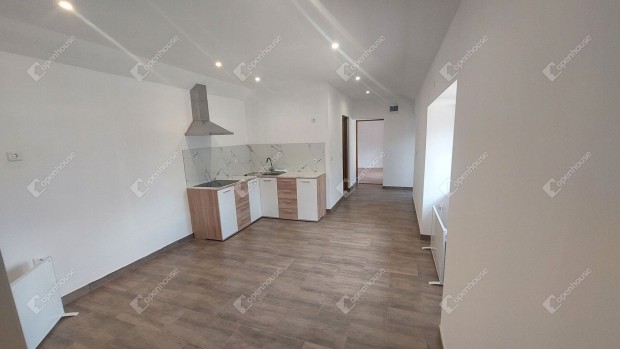 58 nm-es lak�s elad� Neszm�ly