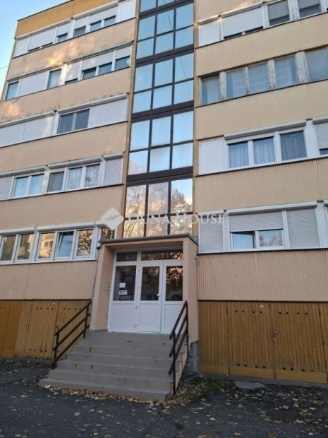 58 nm-es lak�s elad� P�cs