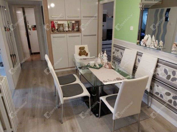 58 nm-es lak�s elad� Szombathely