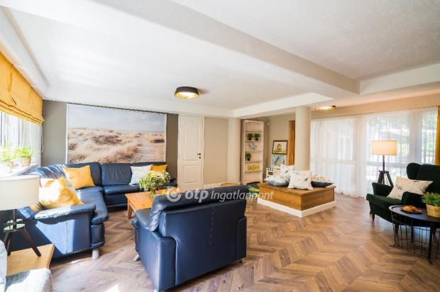 592 nm-es h�z elad� Si�fok