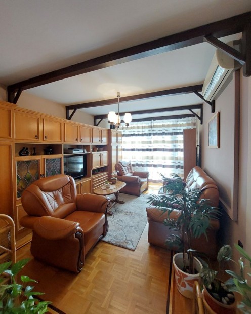 59 m, 2,5 szob�s lak�s P�cs kertv�ros, d�li fekv�s� erk�ly