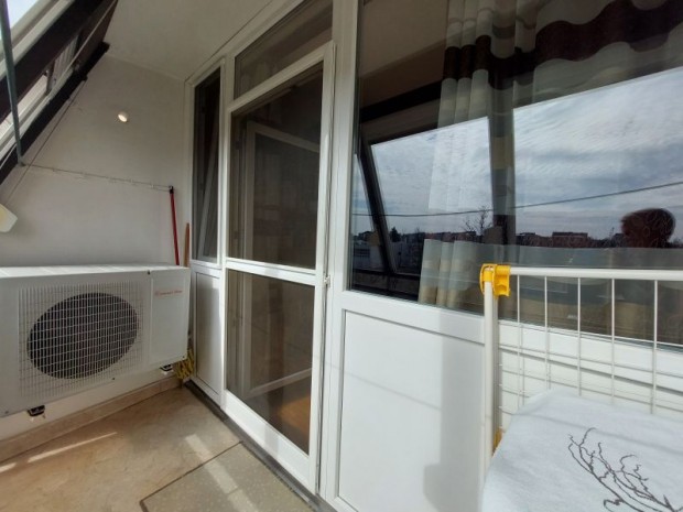 59 m, 2,5 szob�s lak�s P�cs kertv�ros, d�li fekv�s� erk�ly