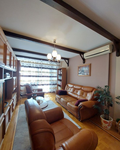 59 m, 2,5 szob�s lak�s P�cs kertv�ros, d�li fekv�s� erk�ly