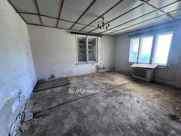 59 nm-es h�z elad� Cegl�d