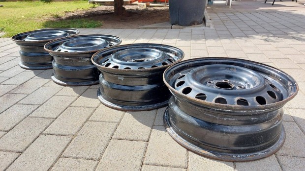5X114.3 16"-os Toyota vagy Suzuki acélfelni