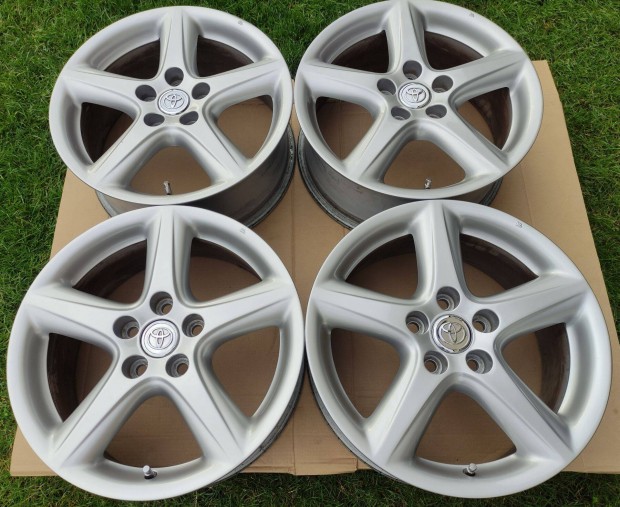 5X114,3 R17 gyári Toyota Auris Avensis Corolla Prius Suzuki felni anya